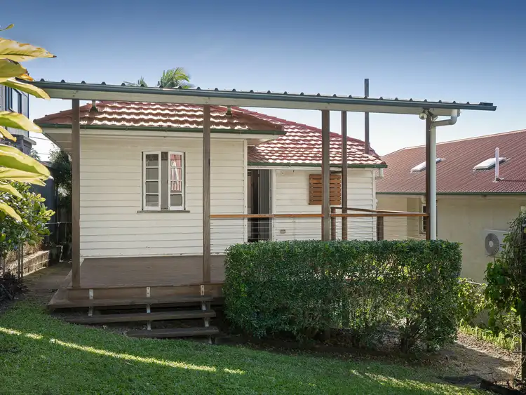16 Gower Street, Holland Park West QLD 4121