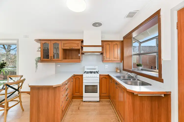 Fourth view of Homely house listing, 8 Leonie Avenue, Mount Waverley VIC 3149