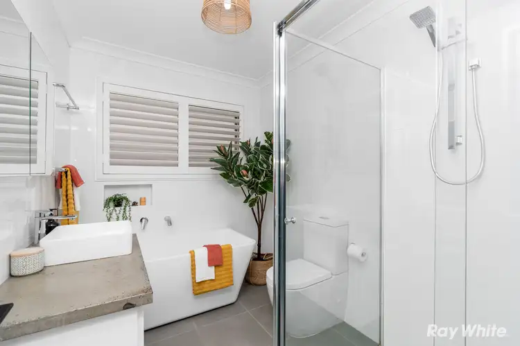 Sixth view of Homely unit listing, 1/137 Undurra Drive, Glenfield Park NSW 2650