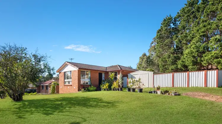 16 Larapinta Crescent, St Helens Park NSW 2560