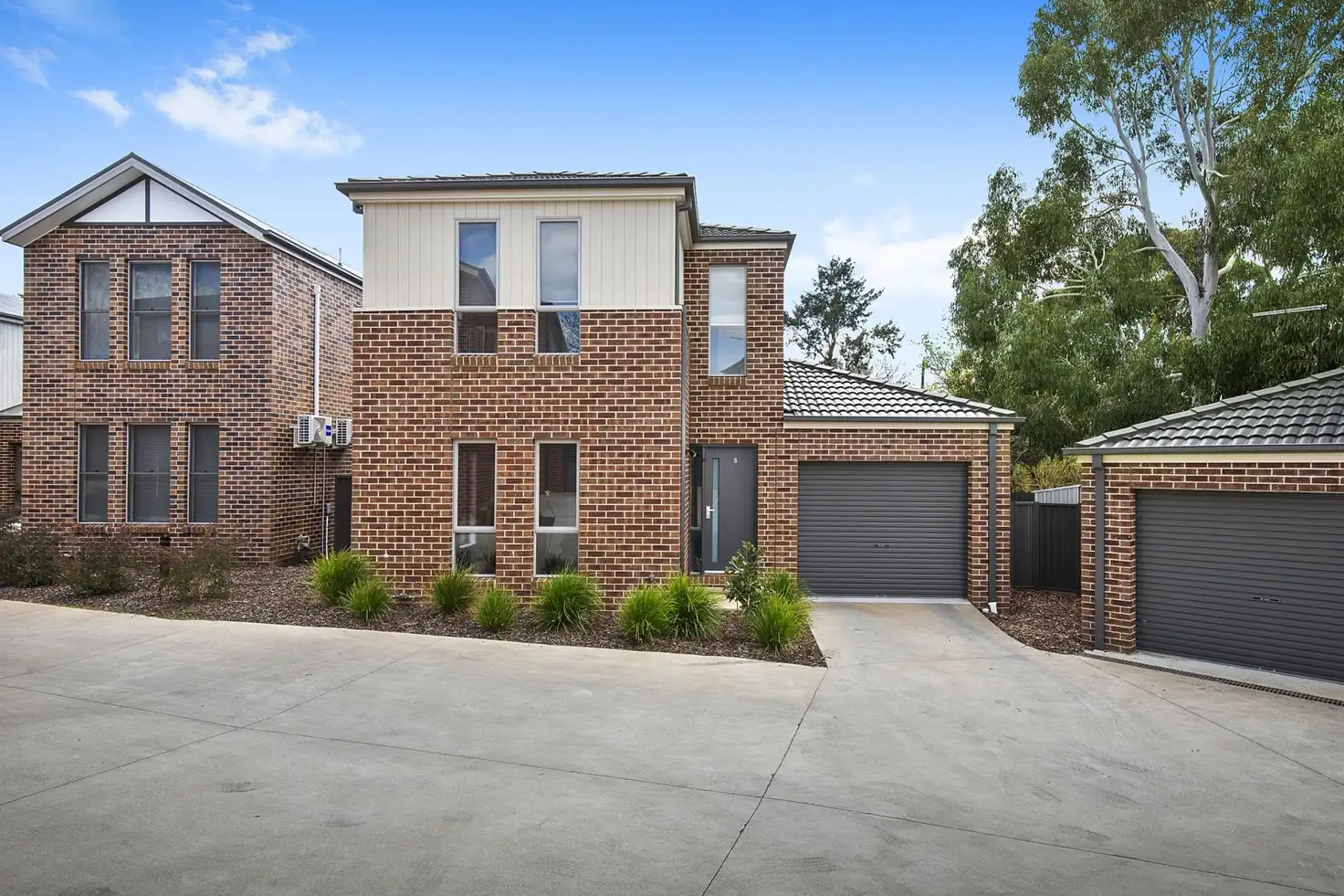 Main view of Homely townhouse listing, 5 Nader Close, Redan VIC 3350