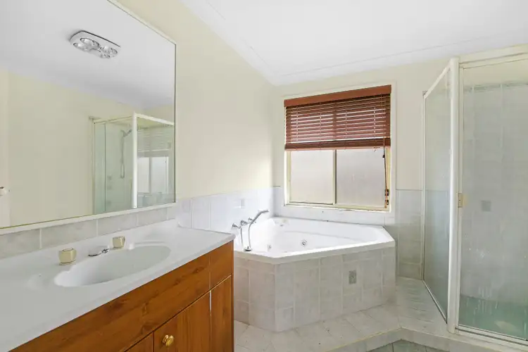 Fifth view of Homely house listing, 2 Sharnee Close, Hill Top NSW 2575