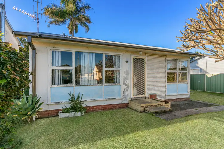 6 Marina Street, Budgewoi NSW 2262