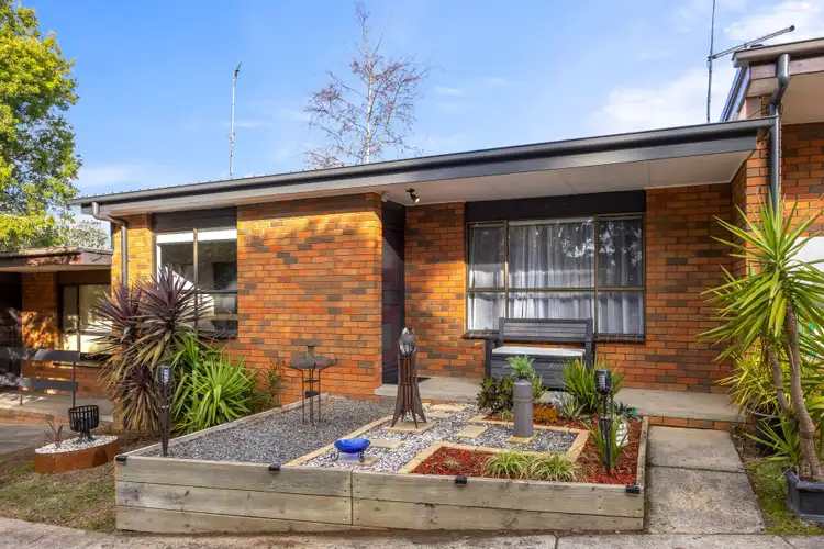 2/114 Mansfield Avenue, Mount Clear VIC 3350