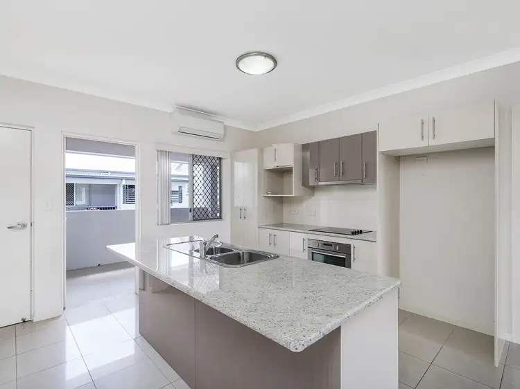 8/15 Rolle Street, Holland Park West QLD 4121