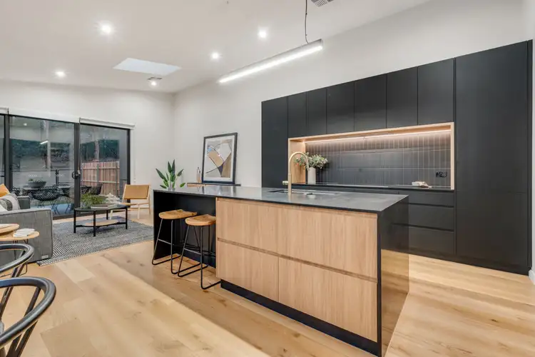 41a Hawkesbury Crescent