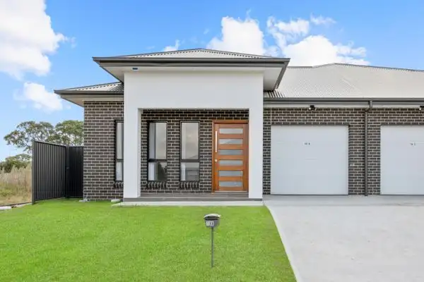 2/18 Aston Martin Drive, Goulburn NSW 2580