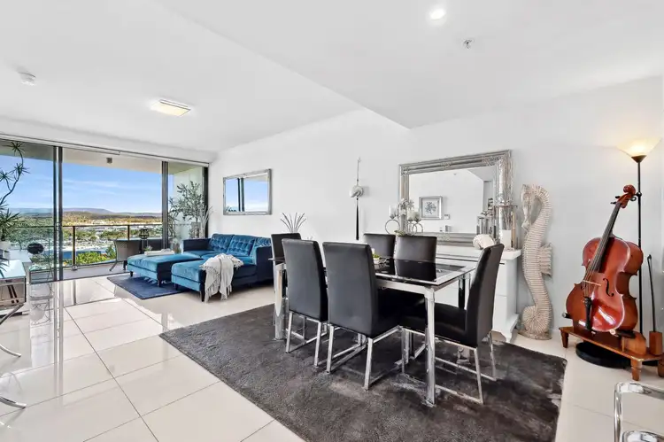 21108/5 Harbour Side Court, Biggera Waters QLD 4216