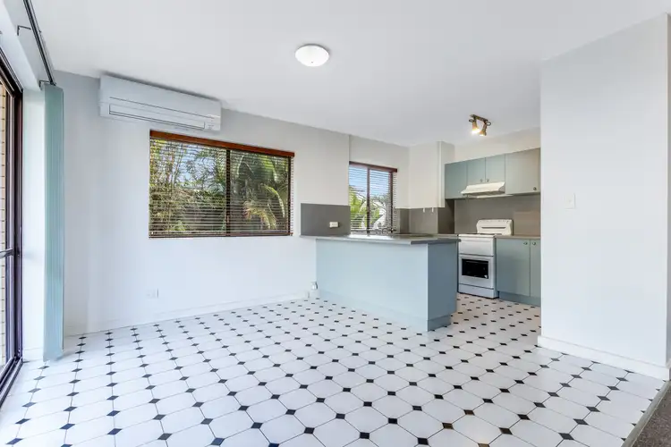 Sixth view of Homely unit listing, 2/11 Blake Street, Wooloowin QLD 4030