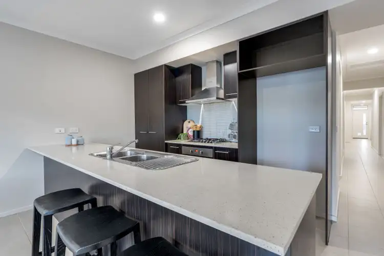 Second view of Homely house listing, 7 Cockatiel Circuit, Craigieburn VIC 3064