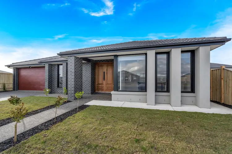 52 Roseburn Avenue, Mickleham VIC 3064