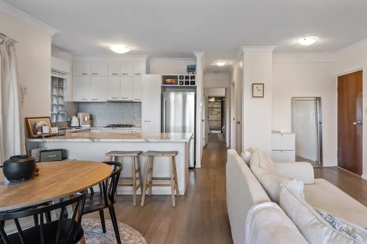 Main view of Homely unit listing, 2/28 Norman Crescent, Norman Park QLD 4170