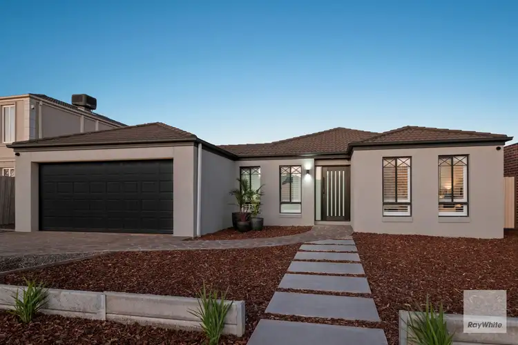 30 Glenelg Boulevard, Taylors Hill VIC 3037