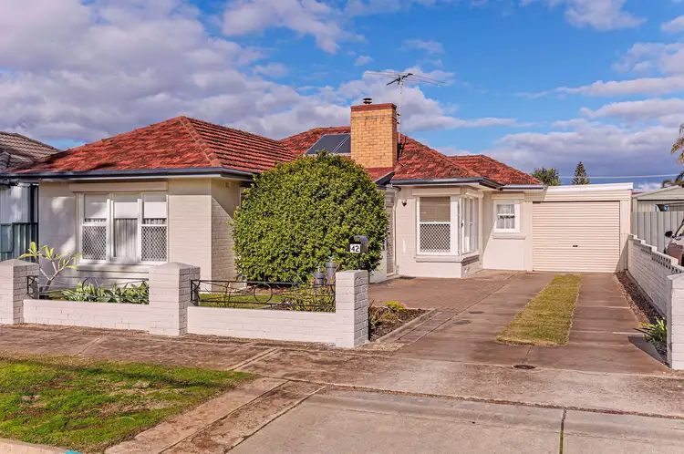 42 Centre Street, Largs Bay SA 5016