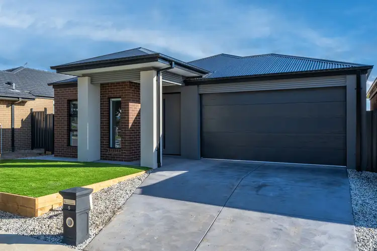 5 Pony Promenade, Seymour VIC 3660