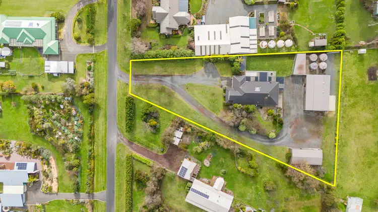 Main view of Homely house listing, 9 Kiaman Close, Bushfield VIC 3281