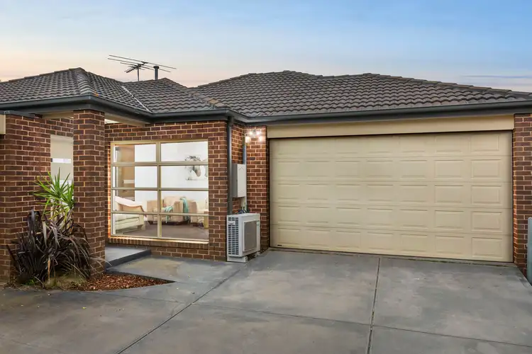 Main view of Homely unit listing, 2/5 Rosslyn Avenue, Seaford VIC 3198