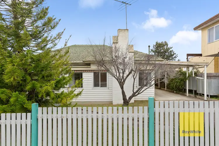 4 Batman Close, Belmont VIC 3216