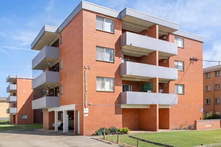 Main view of Homely unit listing, 4/11 Crest Road, Crestwood NSW 2620