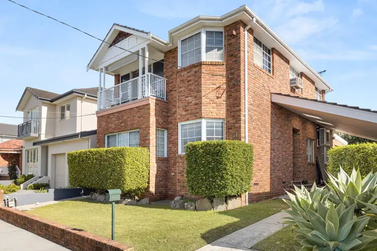 11 Robert Avenue