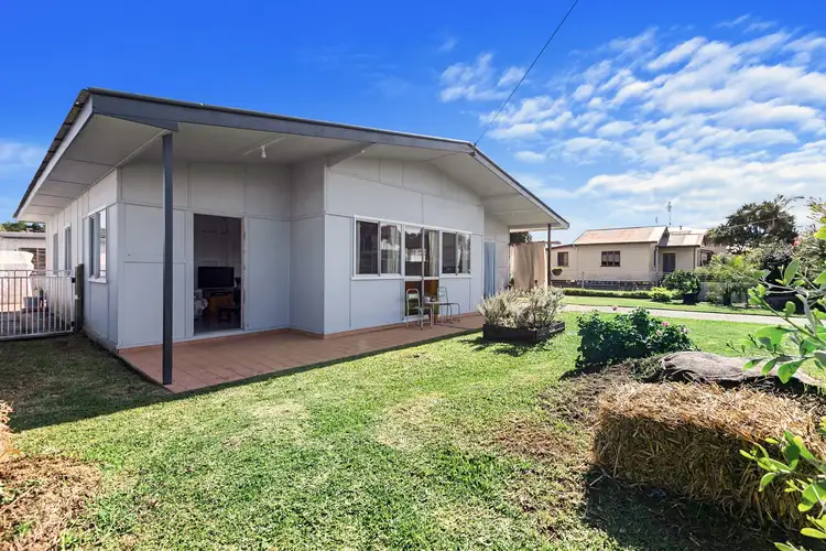 9 Smith Street, Urangan QLD 4655