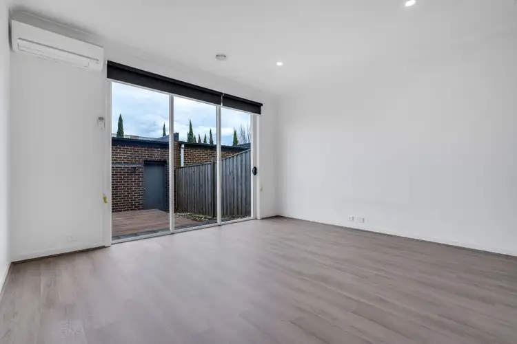 Sixth view of Homely house listing, 8 Toombal Place, Craigieburn VIC 3064