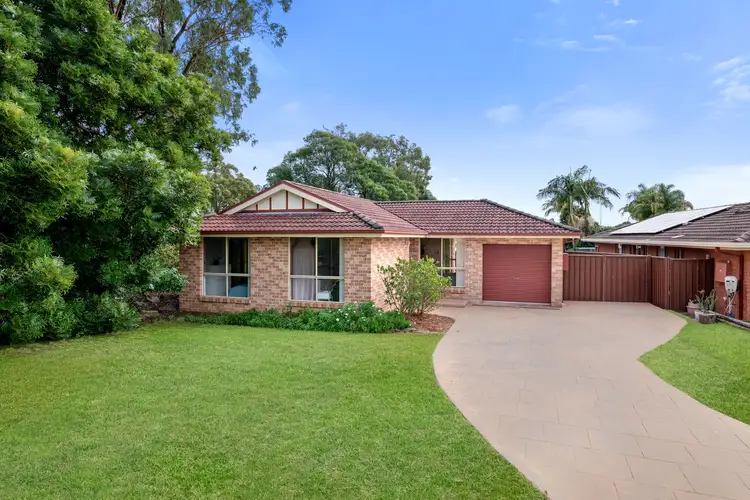 10 Gunn Place, St Helens Park NSW 2560