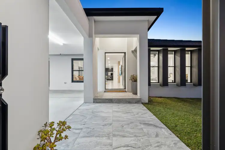 88 Heeb Street, Benowa QLD 4217