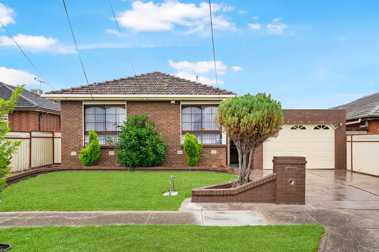 14 Reaburn Avenue, St Albans VIC 3021