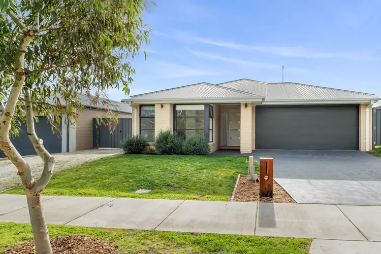 14 Eagle Avenue, Cowes VIC 3922