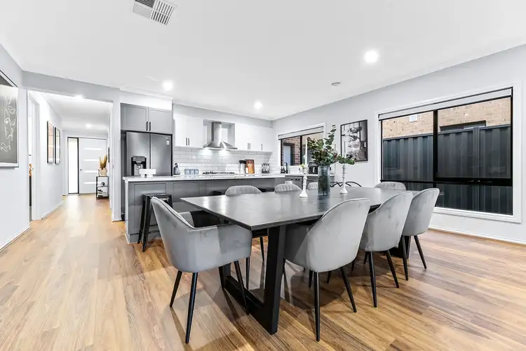 Fifth view of Homely house listing, 25 Positano Circuit, Berwick VIC 3806
