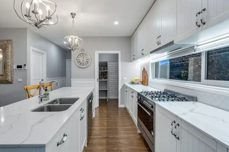 Fifth view of Homely house listing, 17 Scenery Drive, Craigieburn VIC 3064