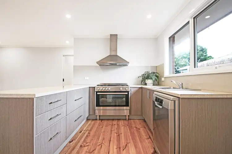 Sixth view of Homely house listing, 10 Warrawee Circuit, Frankston VIC 3199