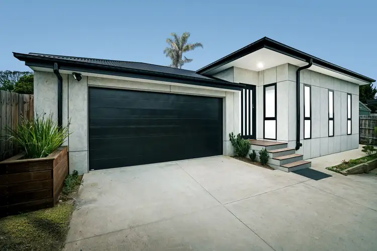 2/16 Wallace Way, Mooroolbark VIC 3138