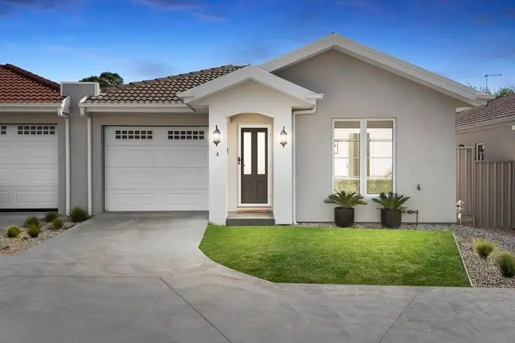 4 Santa Rosa Circuit, Rosebud VIC 3939