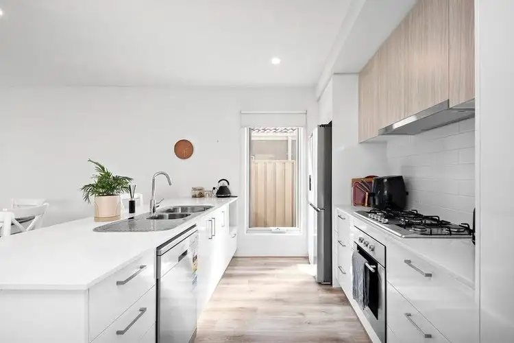 Second view of Homely unit listing, 4 Santa Rosa Circuit, Rosebud VIC 3939