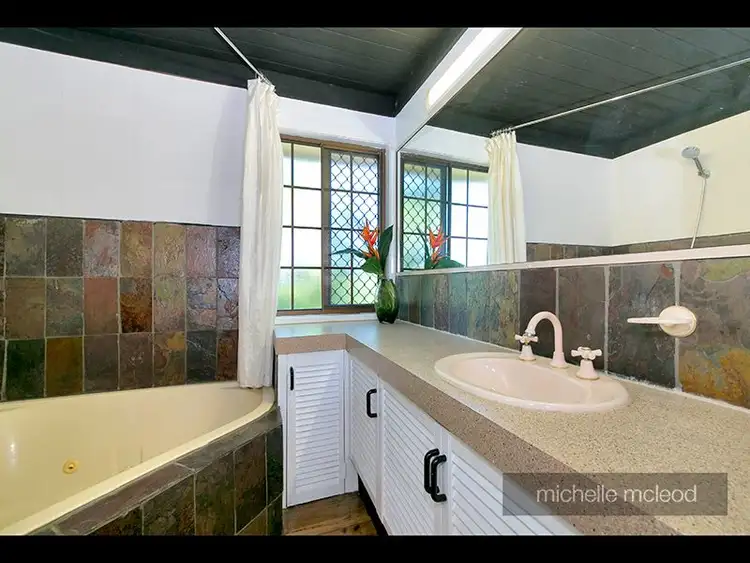 Fifth view of Homely house listing, 8 Jocelyn Court, Chapel Hill QLD 4069