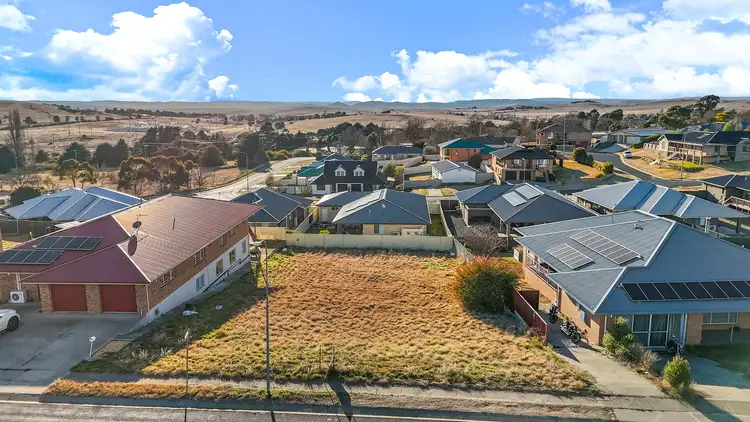 8 East Camp Drive, Cooma NSW 2630