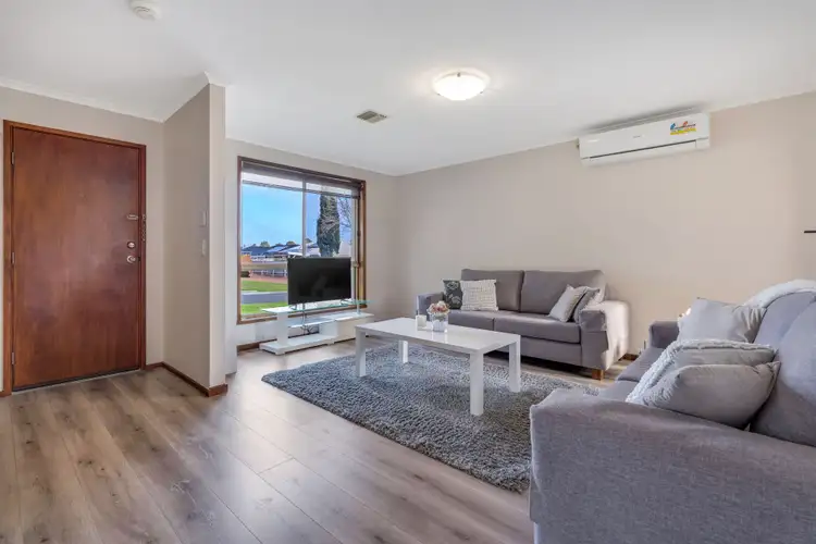 Second view of Homely house listing, 7 Mitta Mitta Way, Meadow Heights VIC 3048