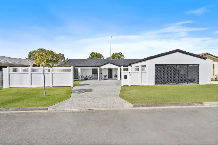 26 Collins Crescent, Benowa QLD 4217