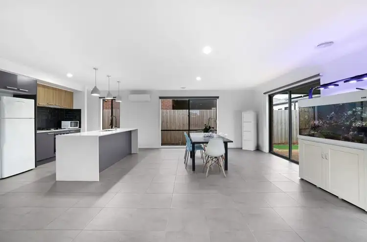 Second view of Homely house listing, 7 Casabene Drive, Tarneit VIC 3029