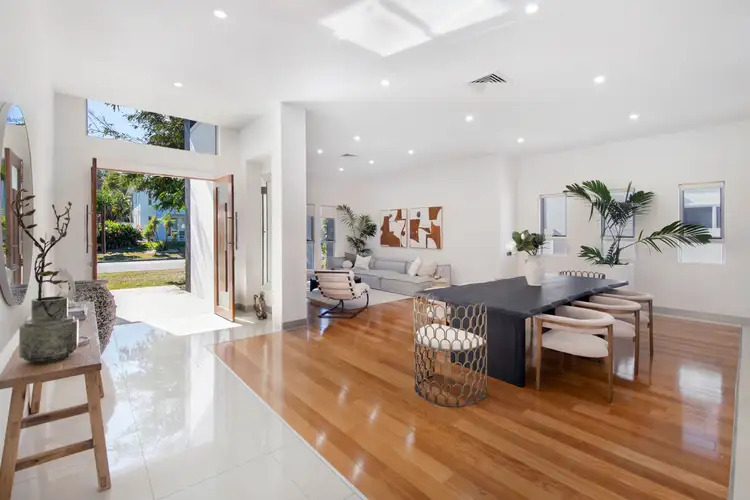 2012 The Boulevard, Benowa QLD 4217