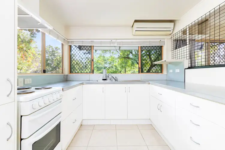 Fifth view of Homely house listing, 10 Donnelly Place, Emerald QLD 4720
