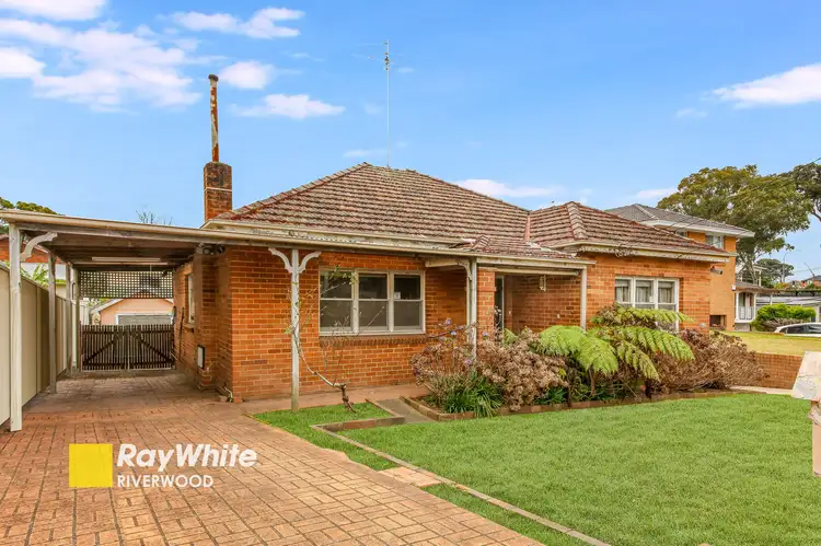 8 Henry Lawson Drive, Peakhurst NSW 2210