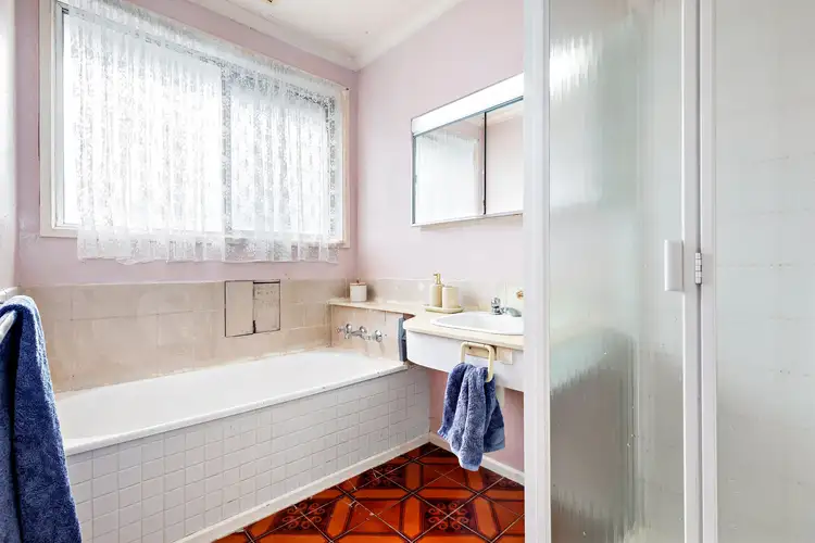 Fifth view of Homely house listing, 18 Barrington Crescent, Gladstone Park VIC 3043