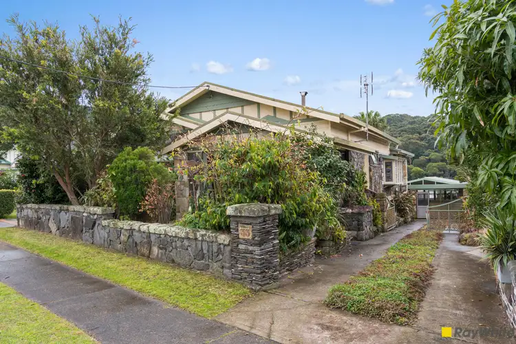 33 Hillcrest Avenue, Woonona NSW 2517