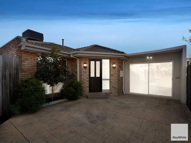 2/39 Manchester Drive, Sydenham VIC 3037