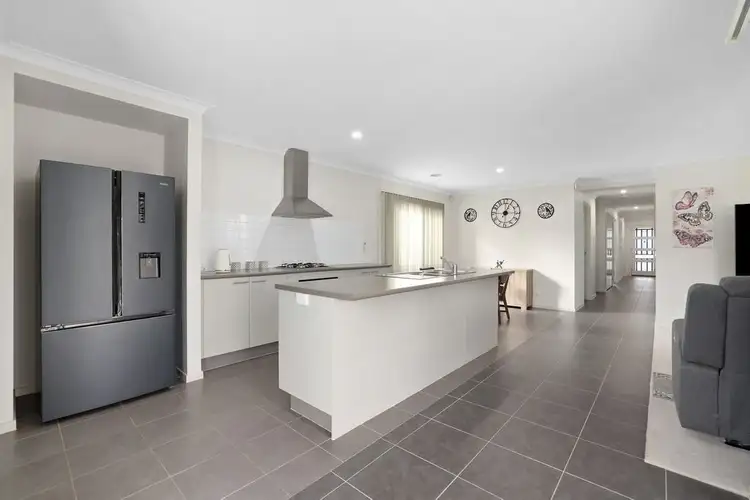 Fifth view of Homely house listing, 18 Timbarra Drive, Werribee VIC 3030