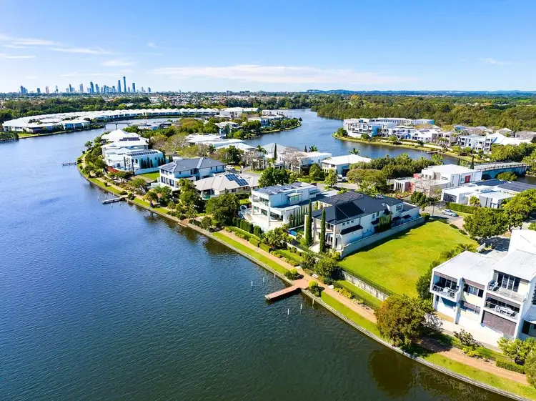 5035 Emerald Island Drive, Carrara QLD 4211