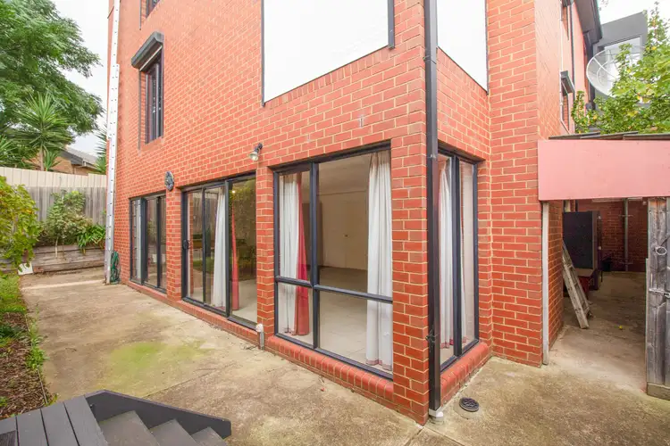 1b Oak Street